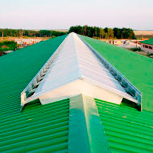 Уй сарайы үчүн жарык жана аэрацияланган кырка тоо